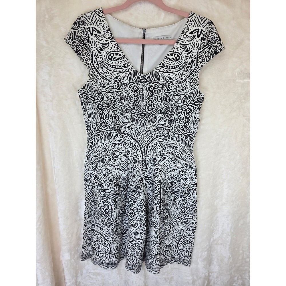 Sandra Darren Paisley Medallion V-Neck Cap Sleeve Sheath Dress Black White